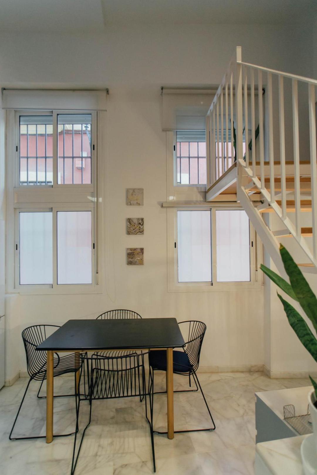 Cozy Next To The Alameda -2bdrm 1,5 Bath Apartament *
